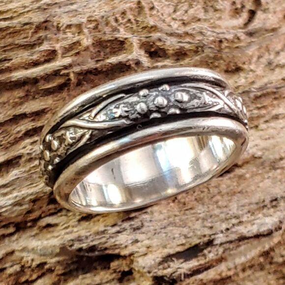 Sterling Silver Raised Design Spinner Ring Band - Picture 1 of 6